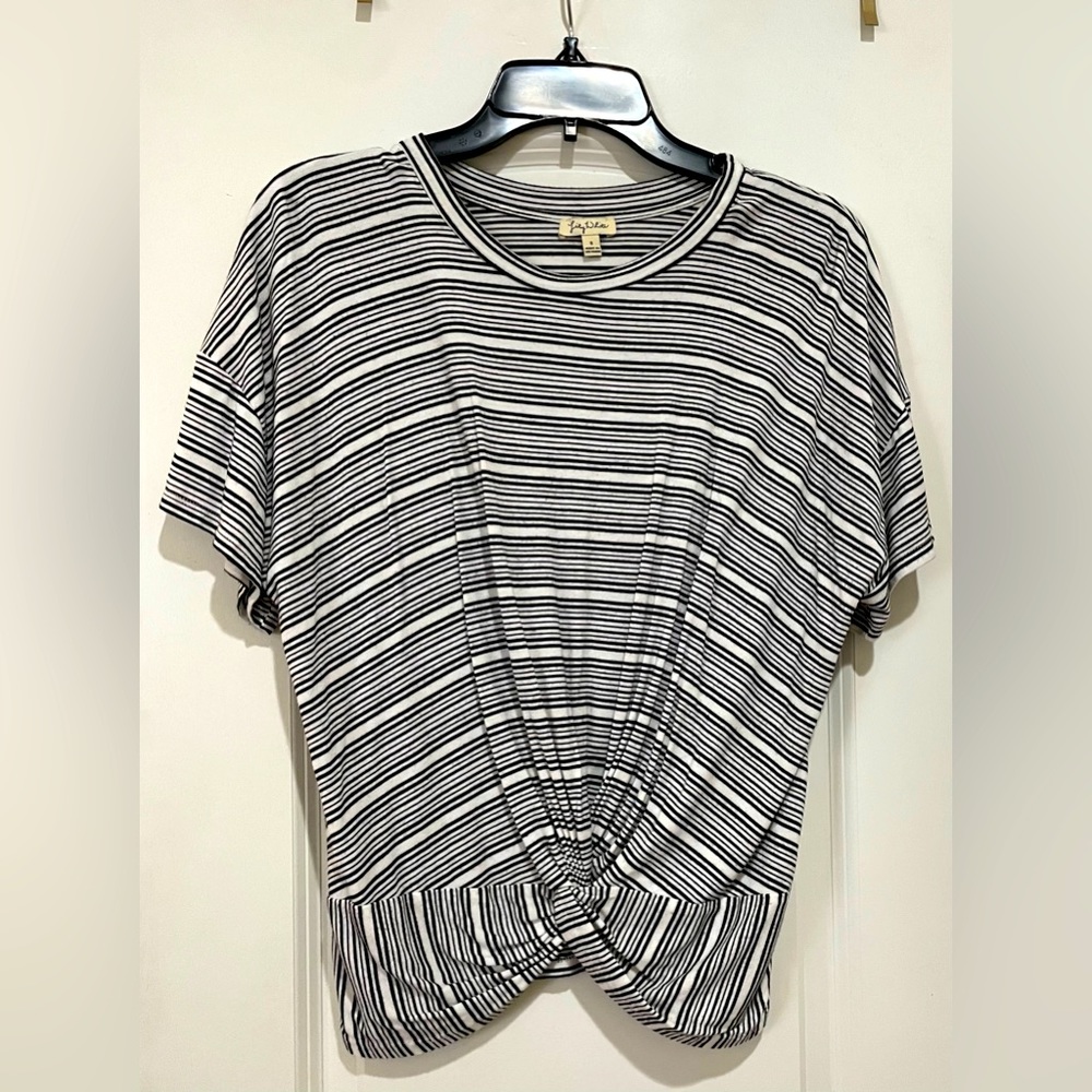 Black/white small tee